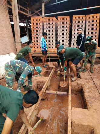 National Defence Personnel Continue Flood Relief Operations in Oudomxay